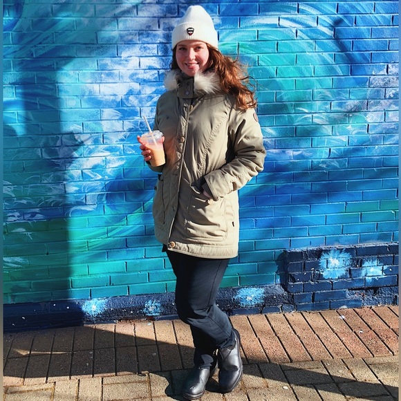 Meet your Posher, Ashley - Picture 2 of 3